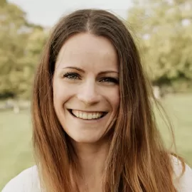 Portrait der Hebamme Maren Wolfrum